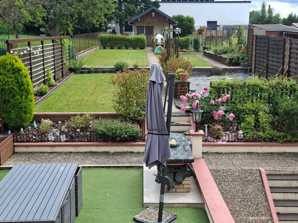 Belle maison de ville avec un magnifique jardin!