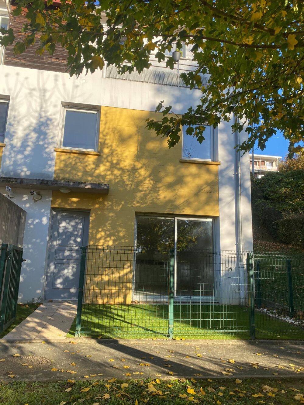 Vente Appartement 5mn VILLEFRANCHE Type 3 de 63m² hab. en duplex avec jardin et garage. Jassans-riottier