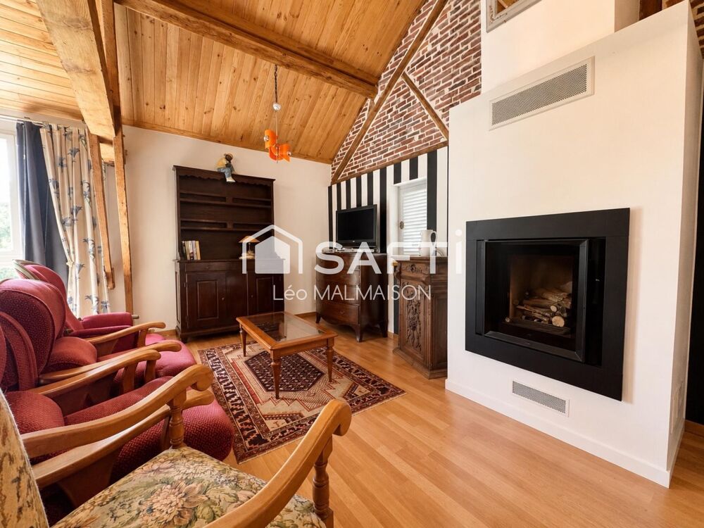 Vente Maison Derrière cette façade authentique se cache un espace de vie hors norme de 276 m². Orbec
