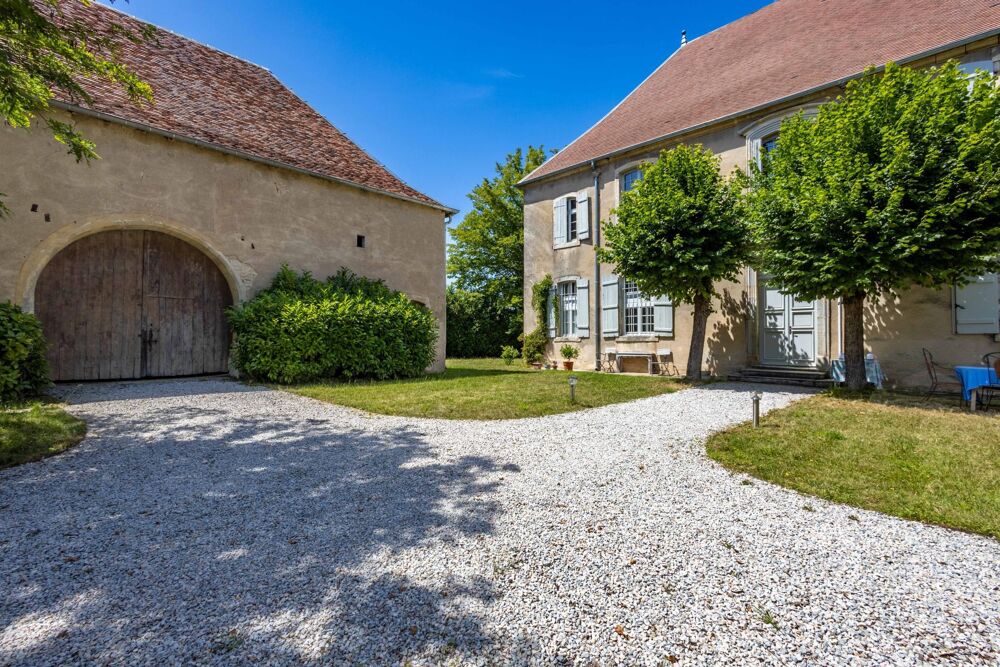 Ancienne maison de Maître de forge du XVIII éme siècle  335 m²  Parc clos de 5 425 m² et dépendances
