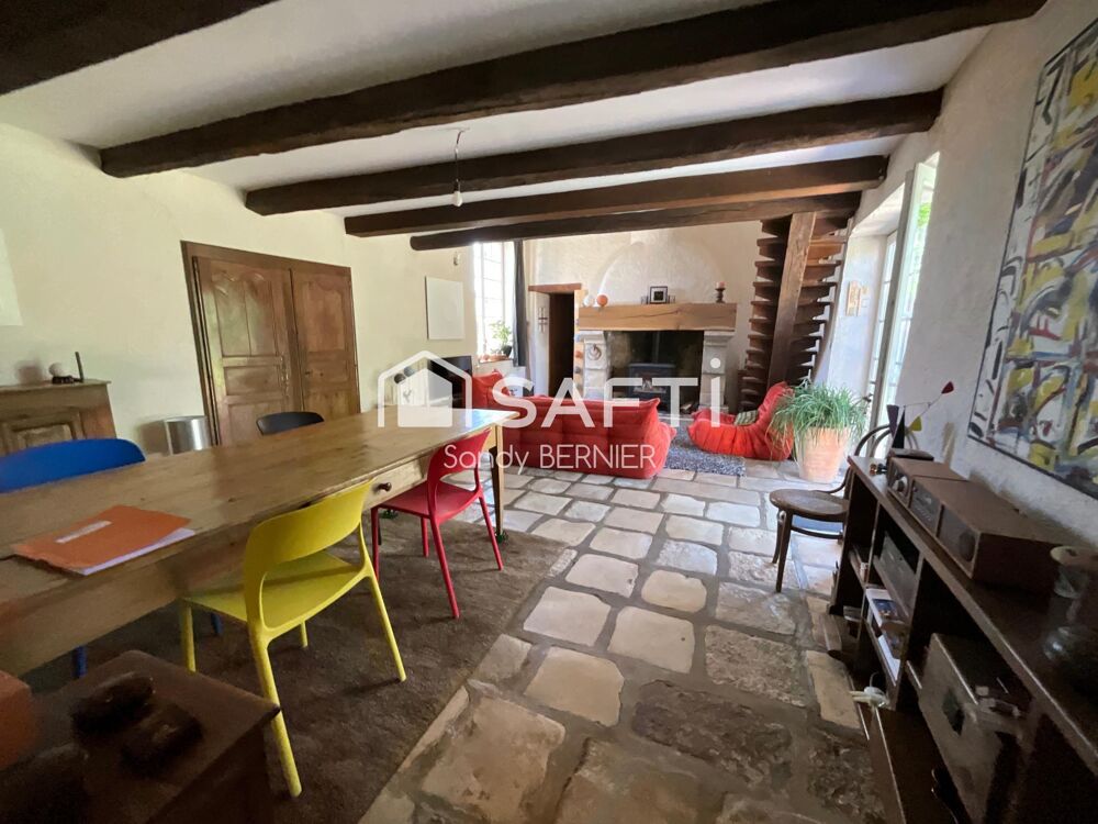 Calme absolu, grand jardin, maison pleine de caractère.