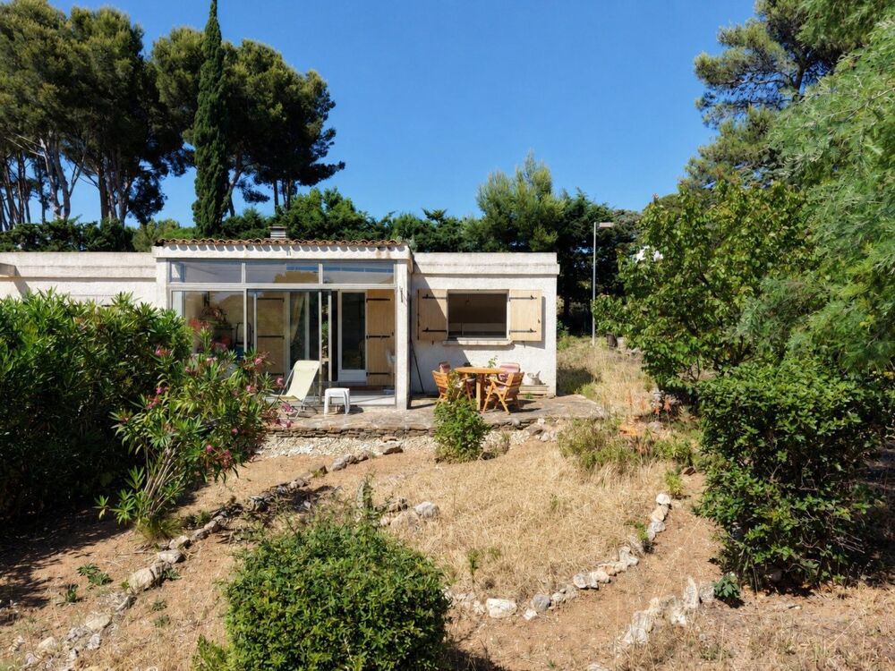 À deux pas du littoral de Six-Fours-les-Plages  Pavillon T3 avec jardin privatif dans la résidence du Val dOr