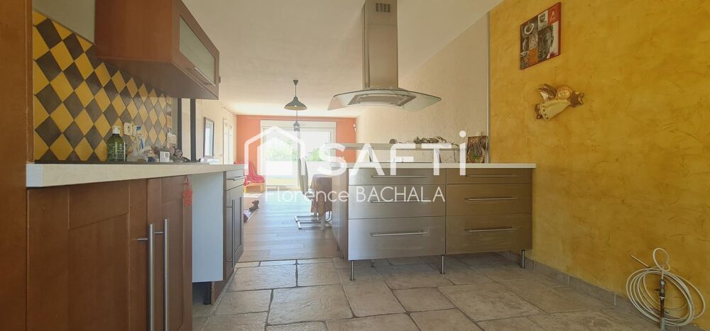 Maison de plain-pied  4 chambres  Terrain 950 m² sans vis-à-vis entièrement clos - Dépendance