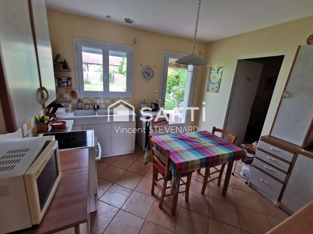 Maison de village avec accès facile a la N10 entre Ruffec et Sauzé-Vaussais