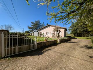 Vente Maison Maison de plain-pied au calme, avec beau terrain et fort potentiel à révéler. Prix négociable. Theil-rabier