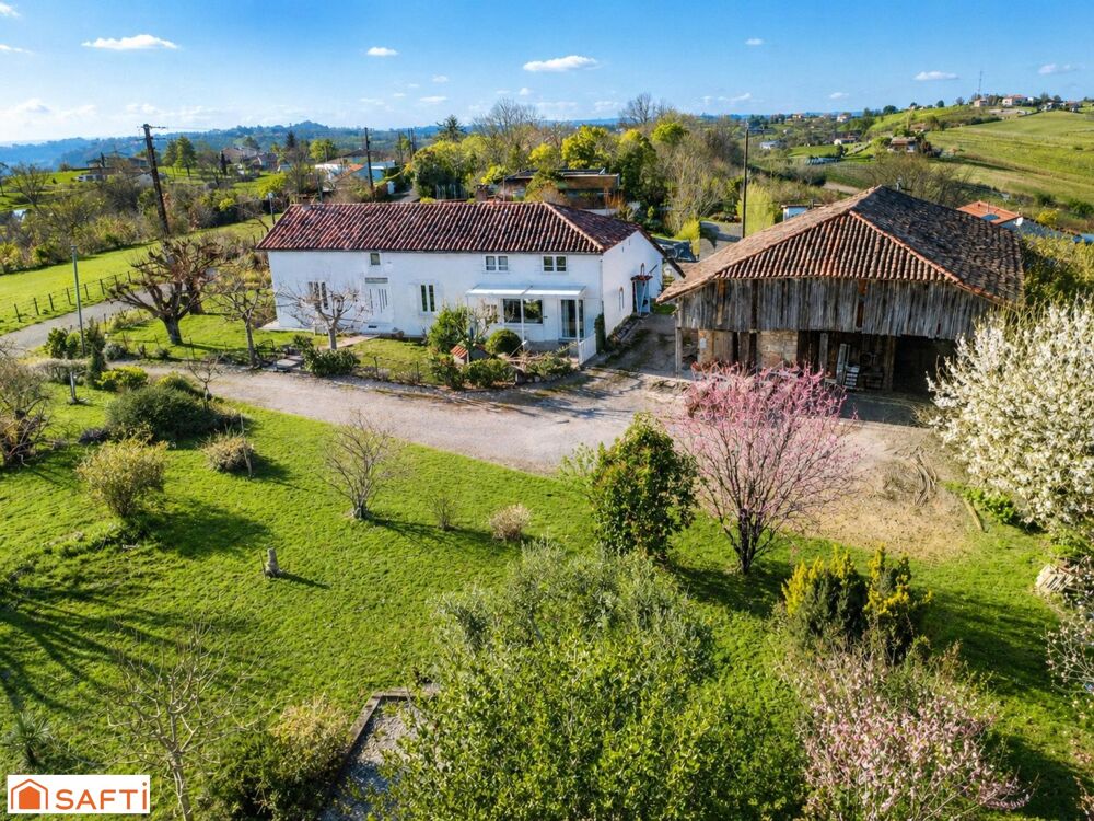Maison rénovée avec studio indépendant, grand hangar et vue dominante