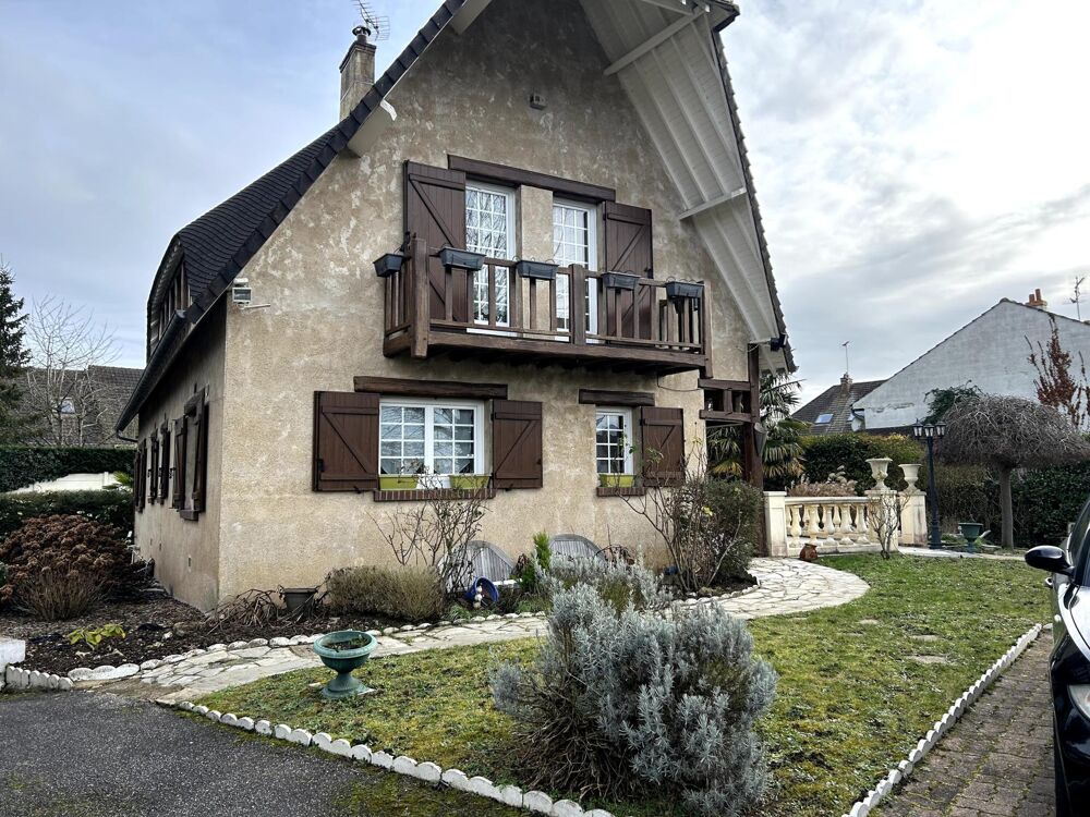 Vente Maison Magnifique maison familiale de caractère de 180M² avec piscine , idéalement située proche des écoles La chaussee-d'ivry