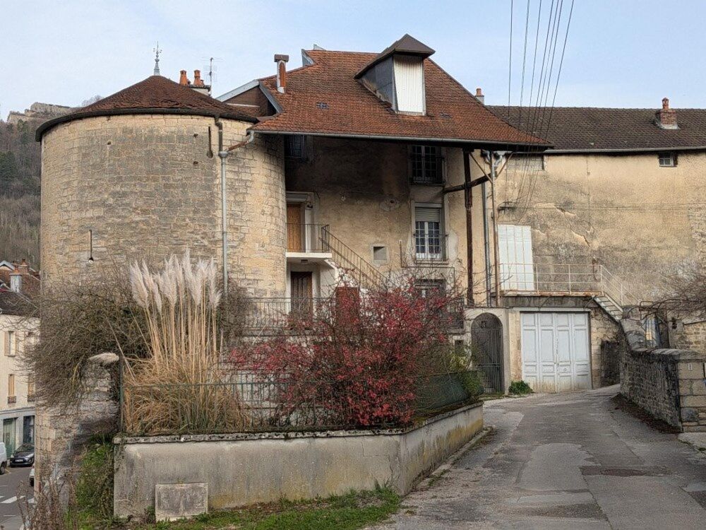Vente Immeuble Immeuble de caractère à rénover, 6 appartements et une tour médiéval au coeur historique de Salins-les-Bains Salins-les-bains