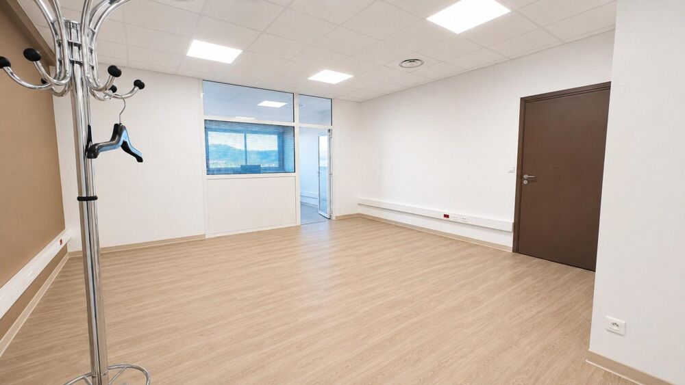   Local professionnel 100m² Saint-raphael