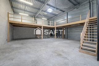   Box 212 m2 dont 39m² de bureau - Zone d'activités ANET Anet