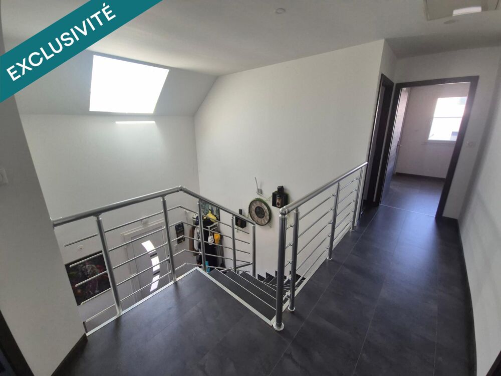 Laissez-vous séduire par cette magnifique maison contemporaine où confort, modernité et qualité de vie se rencontrent.