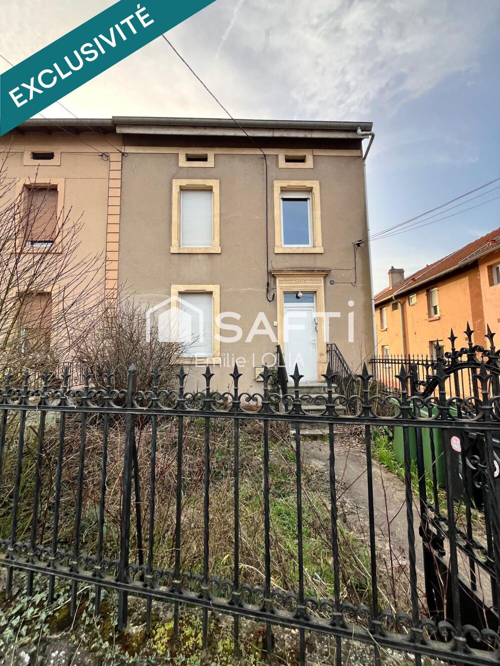 Maison découpée en deux appartements