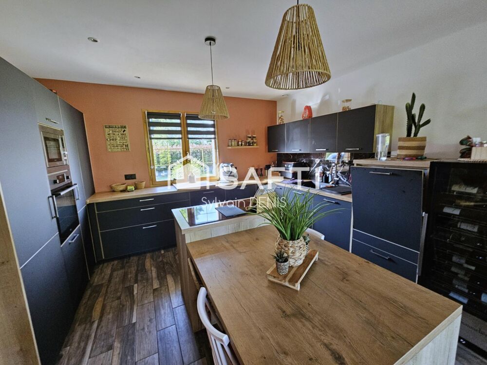 Maison familiale 145 m² de 5 chambres sur 907 m² de terrain