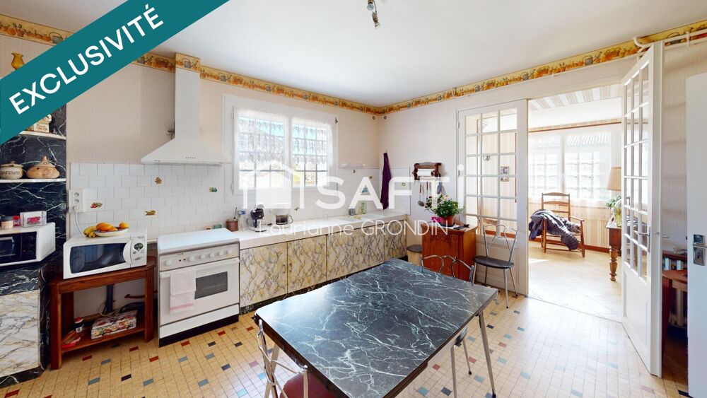Maison à étage avec dépendances- Asnieres la Giraud