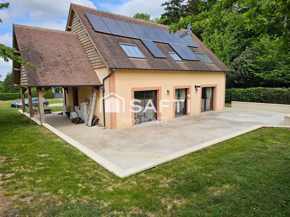 Maison contemporaine avec panneaux photovoltaïques