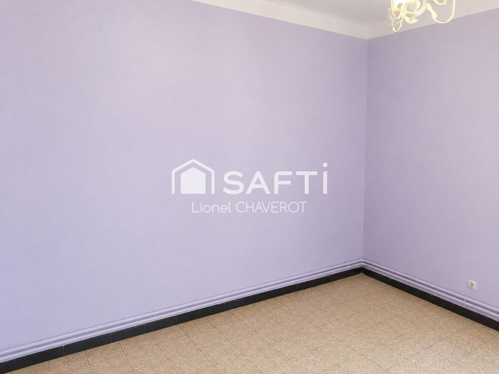 Vente Appartement Cet appartement t de 3 chambres avec salle d'eau et WC séparés offre de beaux volumes et un fort potentiel pour créer un cadre d Sète