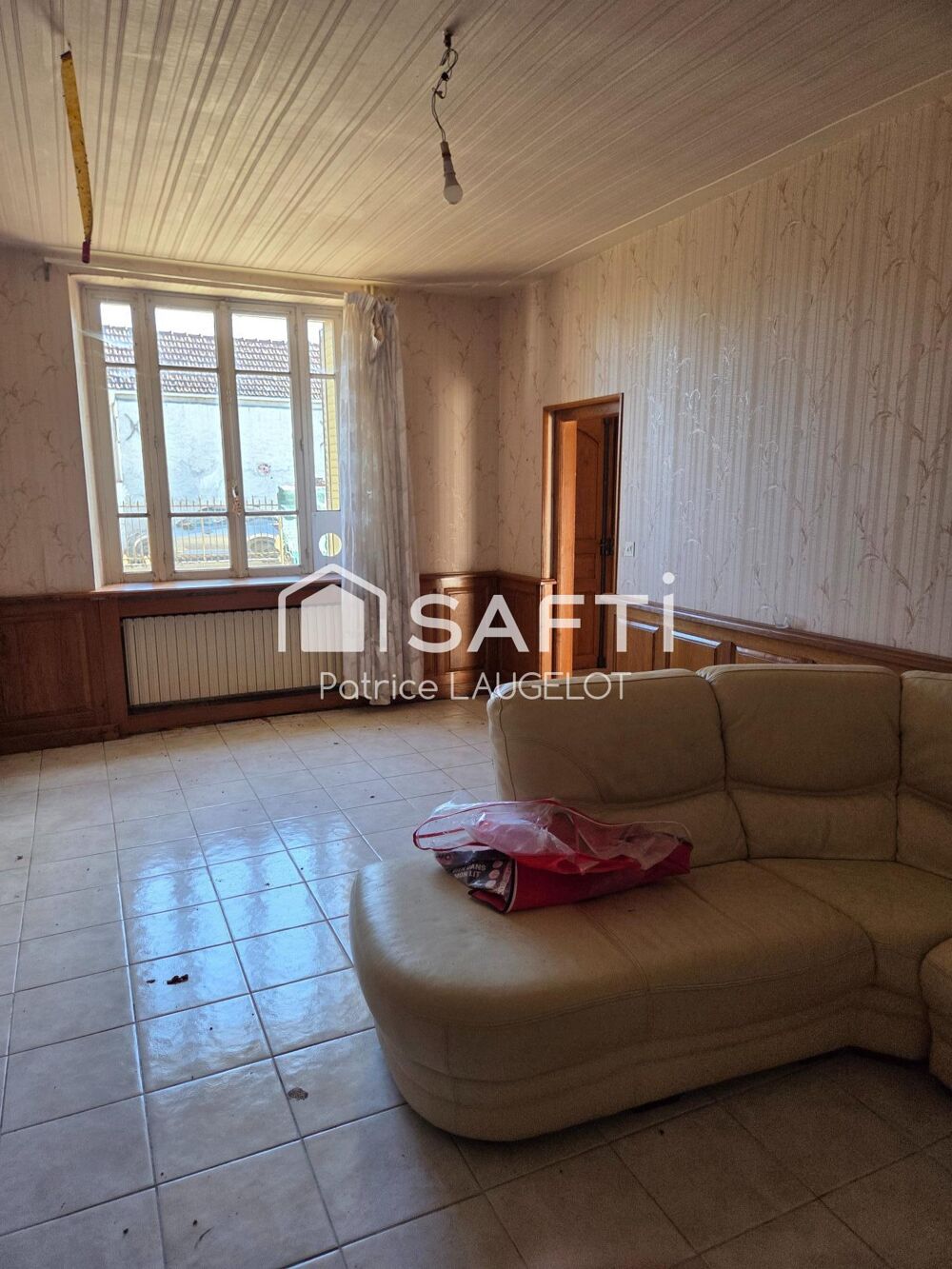 Vente Maison Maison 2 chambres avec garage et beau potentiel Ligny-le-chatel