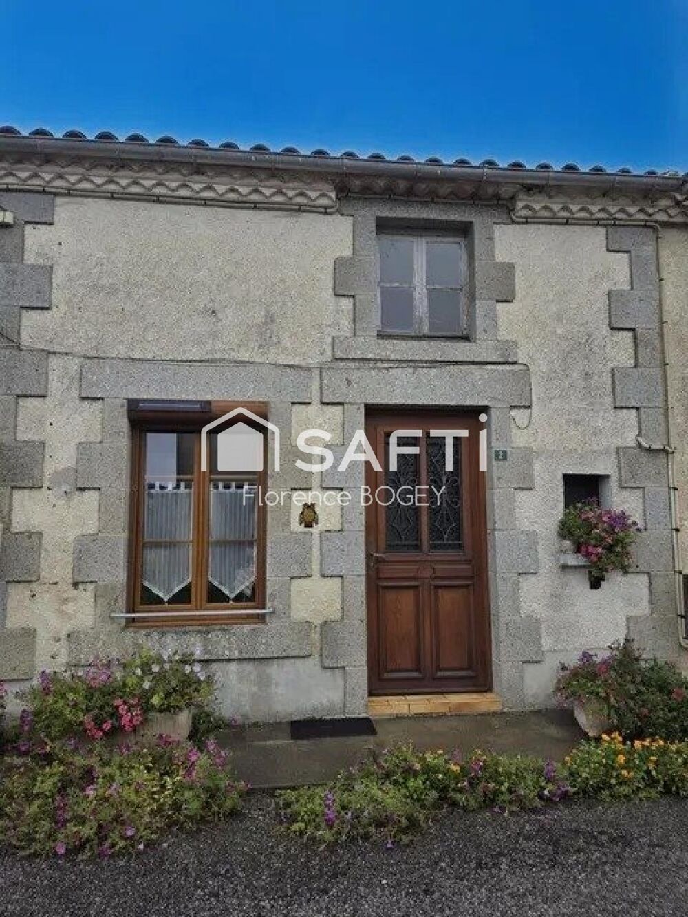 Vente Maison Magnifique hameau de trois maisons avec dépendances et plus de cinq hectares attenants. Val d oire et gartempe