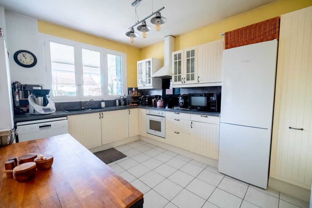 Vente Maison Maison de 240 m² à deux pas des bords de Marne offrant de multiples possibilités d'aménagement Champs-sur-marne