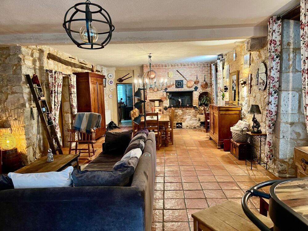 Très jolie maison en pierre.