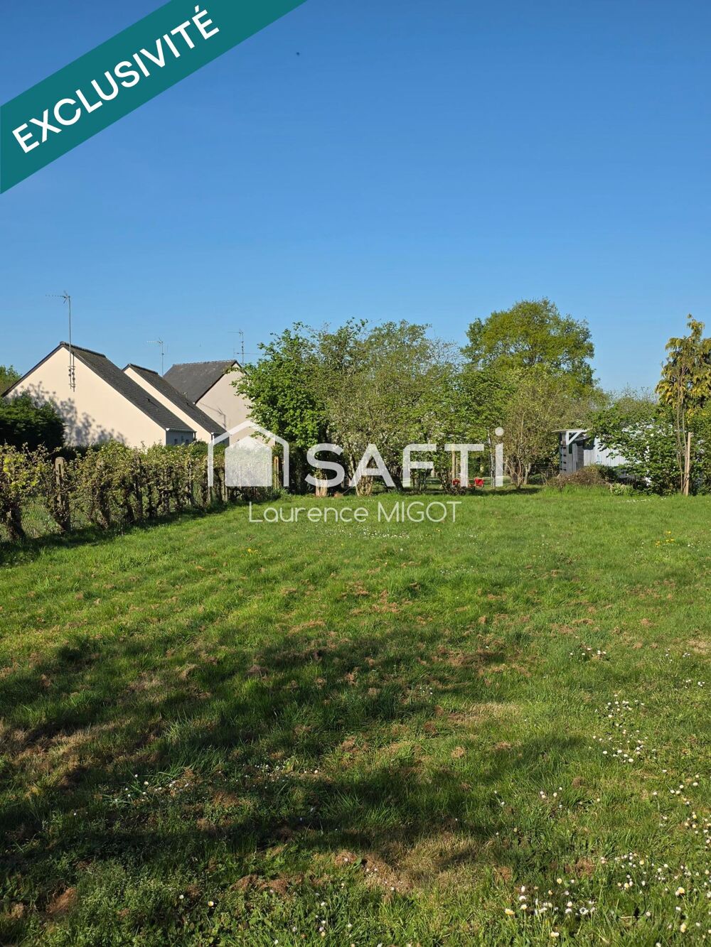 Beau terrain constructible avec dépendances