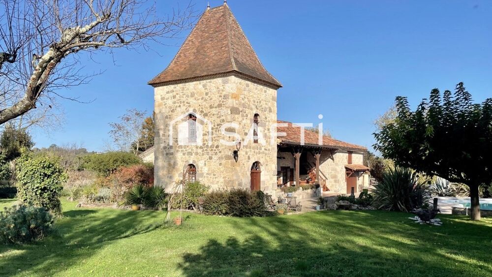 Très belle maison du 19ème, au calme, isolée, pas de voisins immédiats.