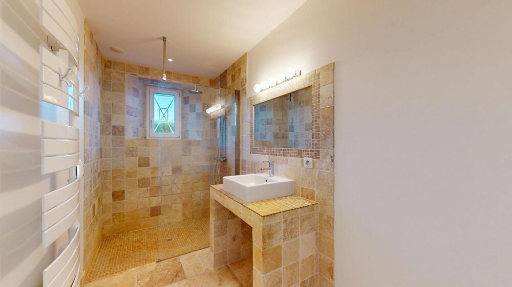Vente Maison Vieux corps de ferme rénovée de 160 m² avec dépendances sur un grand terrain de 2248 m² Grieges