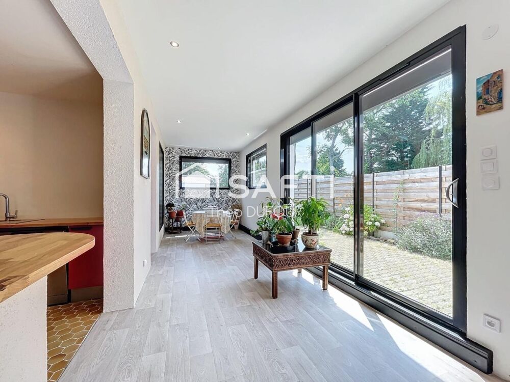 À découvrir sans tarder cette belle maison familiale de 158 m² vous séduira par ses volumes généreux, sa luminosité exceptionnel