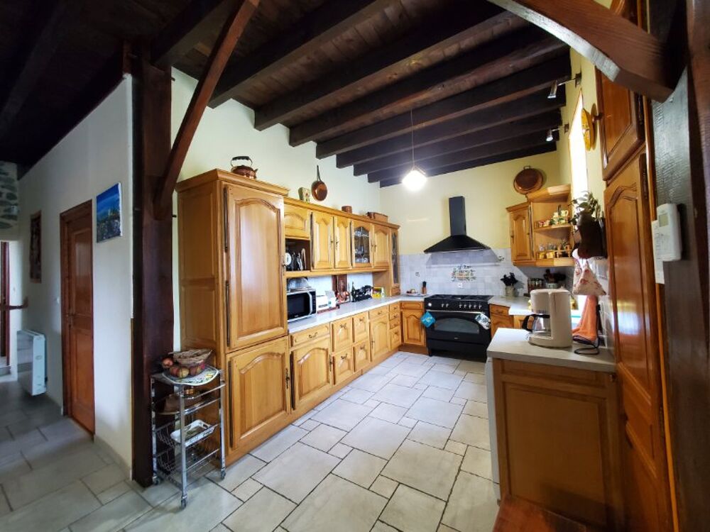 Vente Maison Domaine parsemé de plusieurs étangs, sa maison t4 et sa dépendance t2+2. Ciry-le-noble
