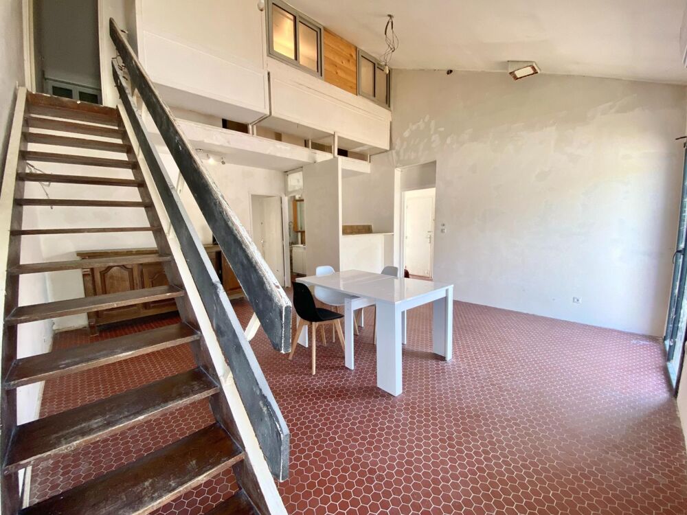 maison de ville, à finir de rénover, avec jardinets et garage