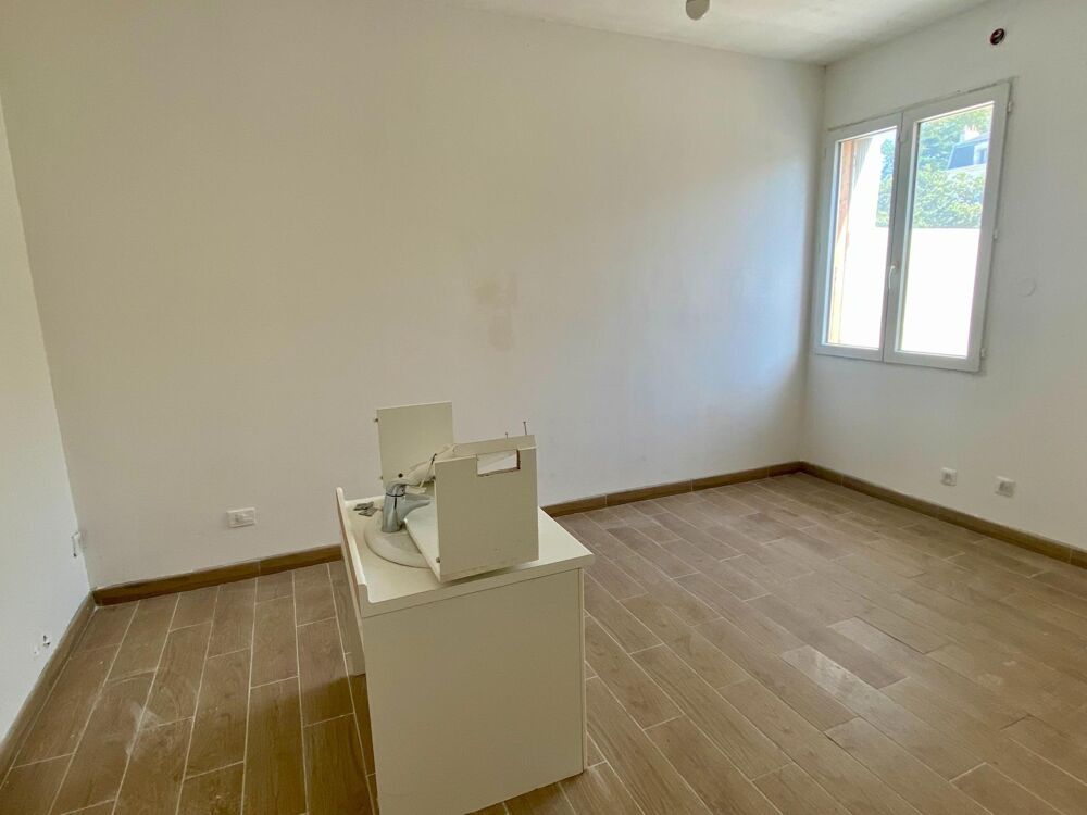 Vente Maison maison de ville, à finir de rénover, avec jardinets et garage Aussillon