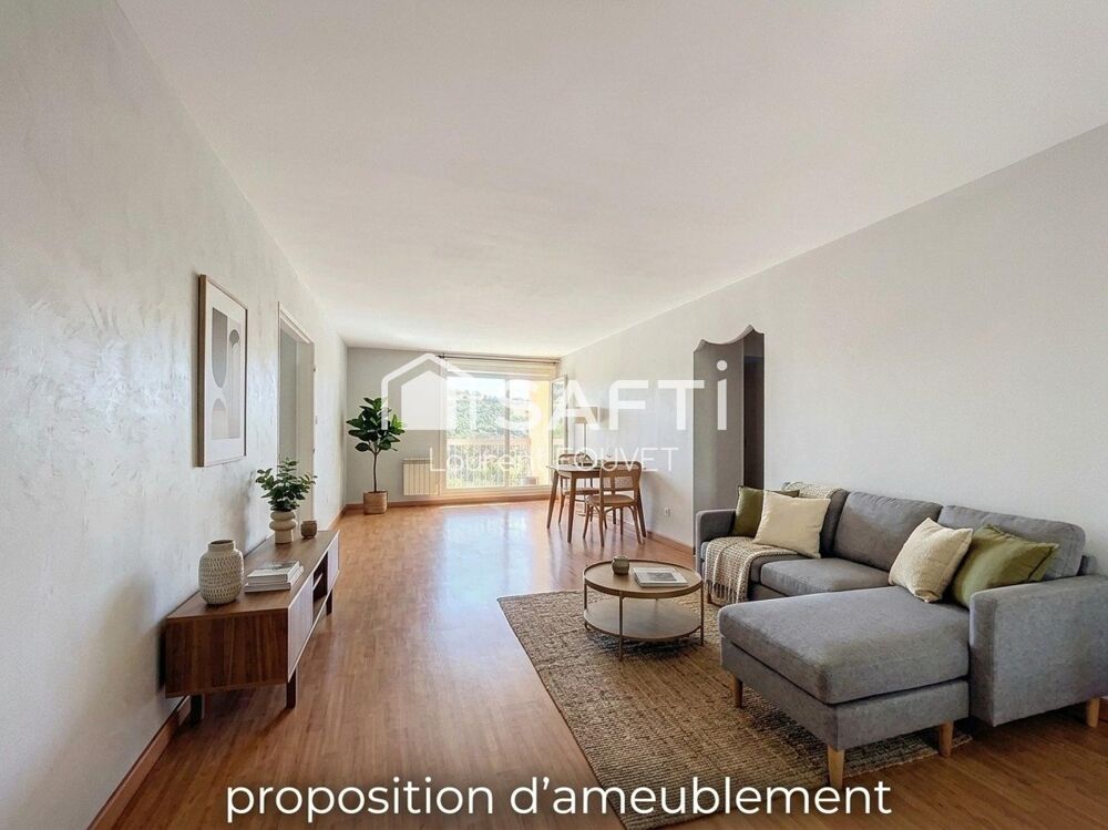 Balcon avec une vue dégagée, , parc au pied de l'immeuble et garage !