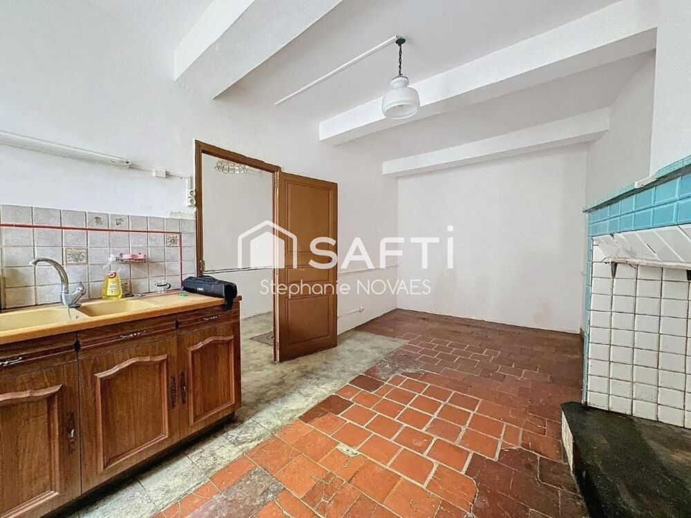 Vente Maison A rénover !! Maison de village de 180 m², avec terrasse et immense garage de 100 m² - fort potentiel ! Murviel-les-beziers