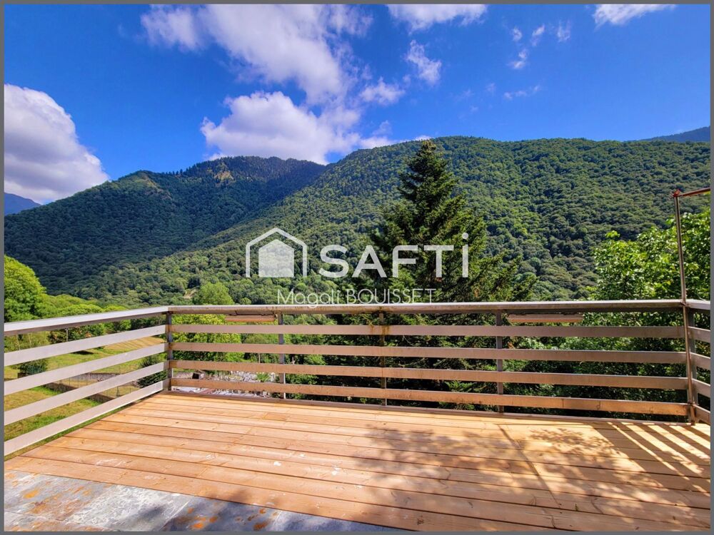 Au coeur de Melles, maison T3 de 60m² dont deux chambres, une terrasse et cave, un jardin.