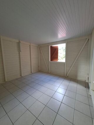  Appartement à louer 3 pièces 76 m²