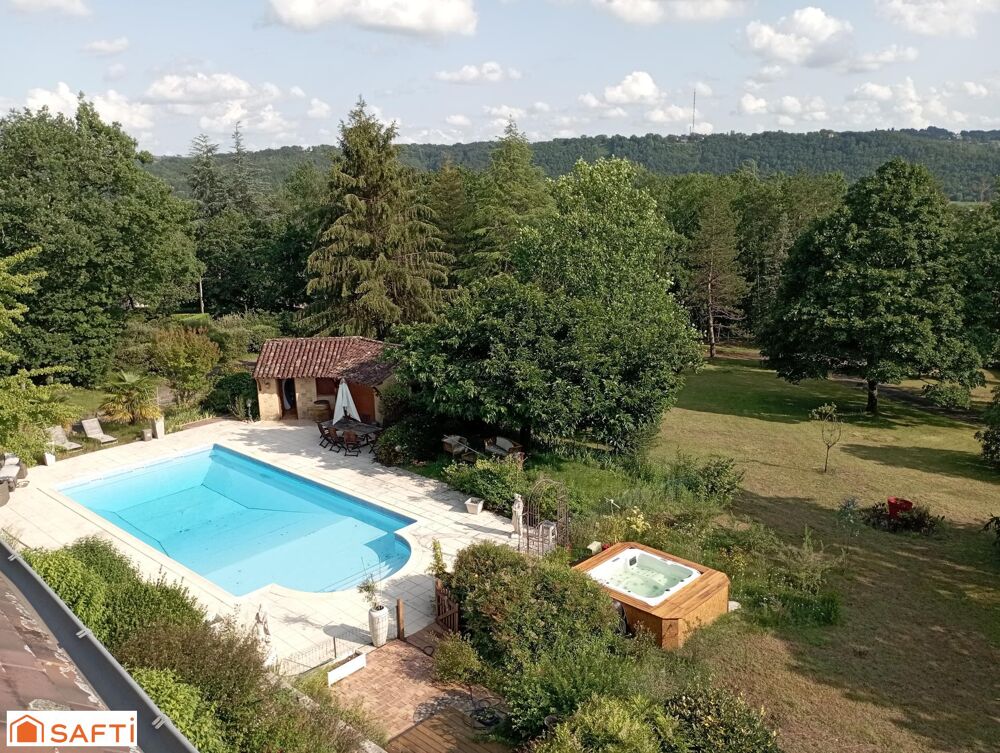 Propriété avec parc, piscine chauffée et tennis.