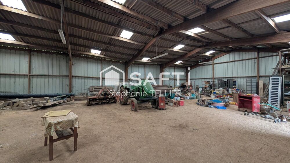 Vente Terrain Sur le Secteur de Callac Terrain avec une partie constructible + hangar Callac