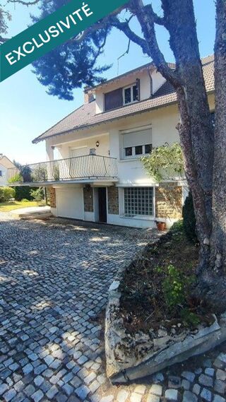  Maison  vendre 8 pices 220 m