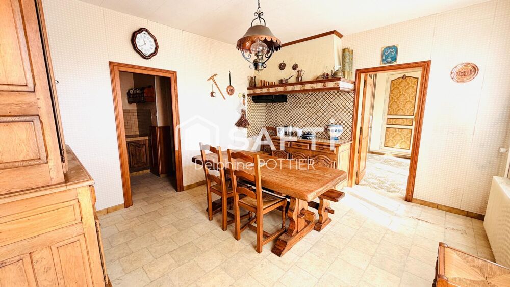 Ensemble immobilier à restaurer, possibilité de faire 4 à 6 logements et garages