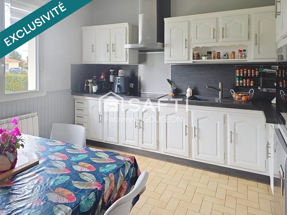 Vente Maison Maison de village de 147 m² avec piscine couverte et double garage Marillac-le-franc