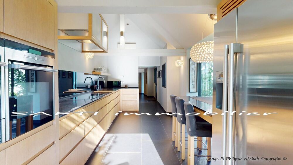 Maison de charme avec 4 chambres / 191m2 sur 600m2 de terrain clos de hauts murs + dépendances