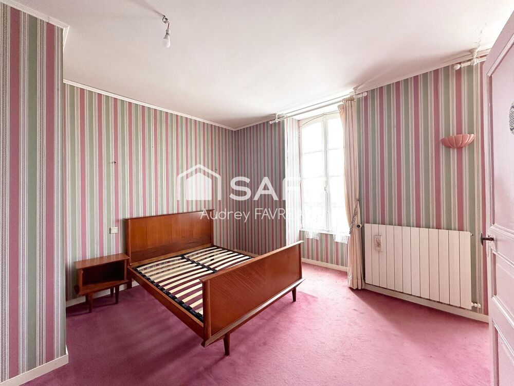 Vente Maison Ancienne école de 185m2, 4 chambres,jardin,garage Vouhe