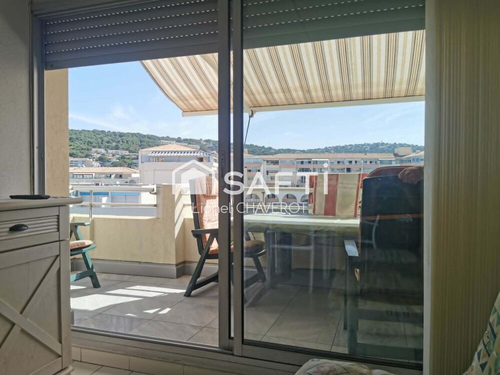 Vente Appartement Dernier étage. 3 chambres. À 150 m de la plage, sans route à traverser. Lumineux et calme. Proche commerces et commodités. Empla Sete