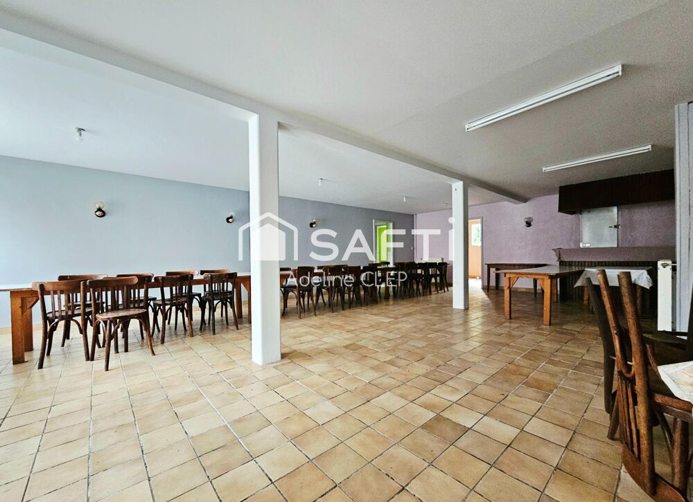 Maison de 300m2 avec bar et salles de réception