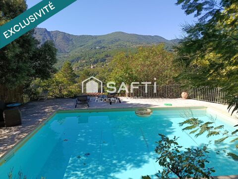   07140 : Aux Salelles , Maison Pierre de 204 M2 avec vue et piscine Maison - 8 pi�ce(s) - 204 m�