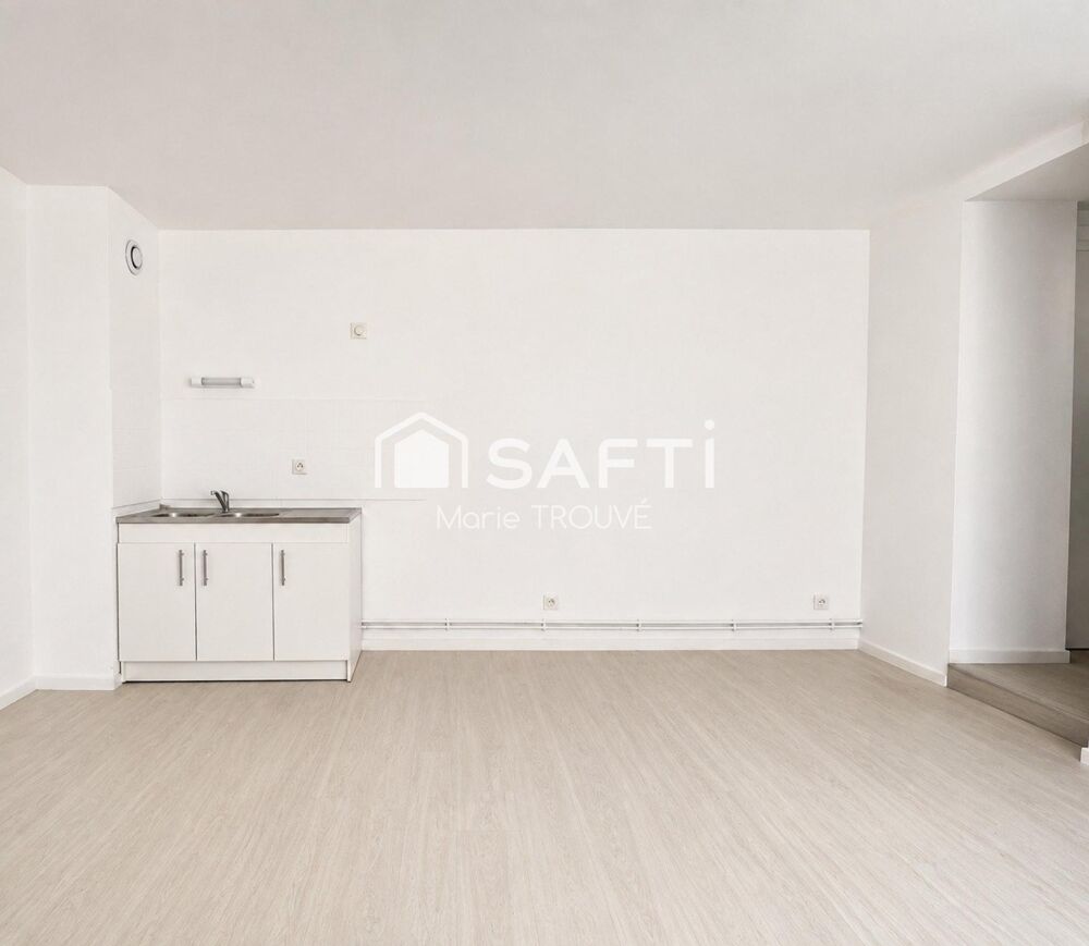 Vente Appartement T2 avec cour dans un immeuble rénové - Bordeaux Grosse CLOCHE Bordeaux