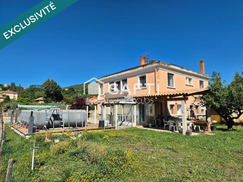   Spacieuse maison avec jardin et garages. Maison - 5 pièce(s) - 157 m²