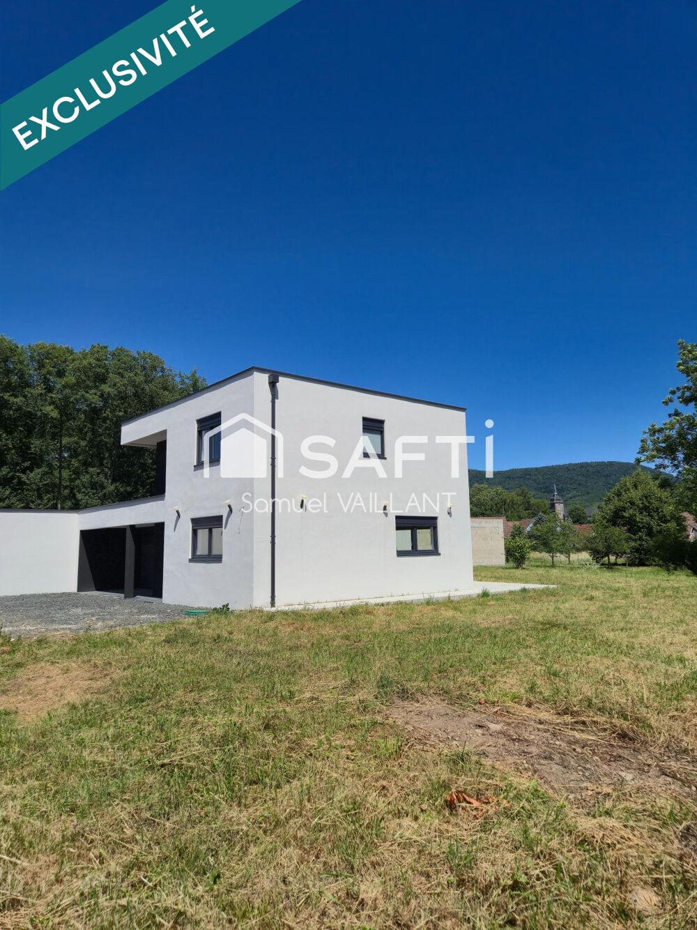 Maison Contemporaine  135 m²  Terrain de 10.33a