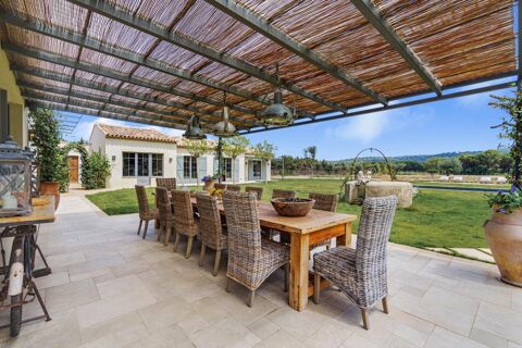   Idéalement située a mi distance entre Saint Tropez et Ramatuelle et a 10 minutes a pied de la plage de pampelonne. Maison - 8 pièce(s) - 480 m²