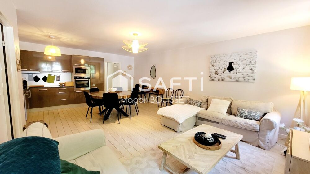 Appartement T4 de 91m², refait à neuf matériaux de qualité et vendu meublé, terrasse, ascenseur, place de parking.